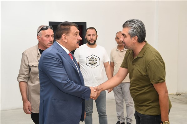 Başkan Gürkan, yeni Kuyumcular Çarşısı’nda incelemelerde bulundu