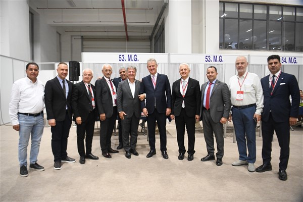 Başkan İduğ, İZTO ailesini ziyaret etti