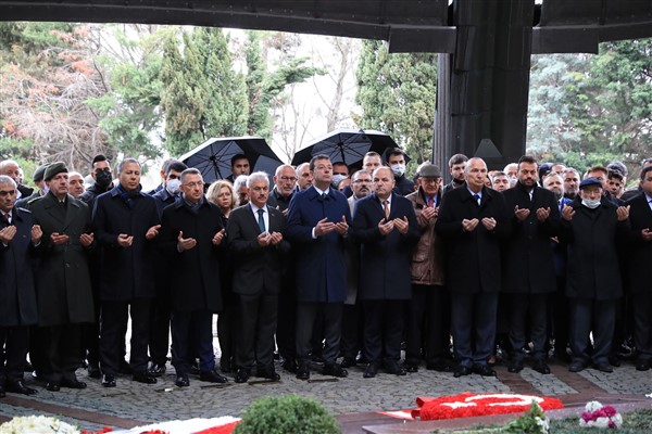 Başkan İmamoğlu Turgut Özal’ı anma törenine katıldı