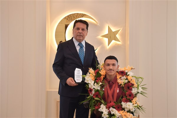 Başkan Özer, para sporcu Umut Ünlü'yü ağırladı