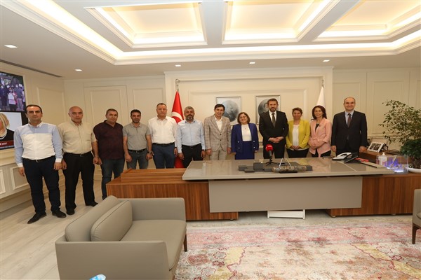 Başkan Şahin’den belediye işçilerine Kurban Bayramı müjdesi