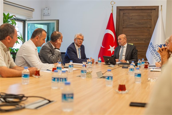 Başkan Soyer afetin vurduğu 7 mahalle muhtarıyla buluştu