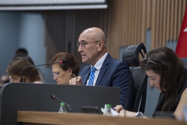 Başkan Soyer: “Büyükşehir kale gibi ayakta”