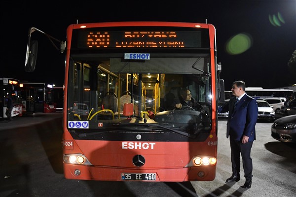 Başkan Tugay, ESHOT personeli ile bayramlaştı