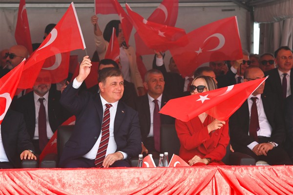 Başkan Tugay: İzmir’in dağlarında her daim çiçekler açtıracağımıza söz veriyorum