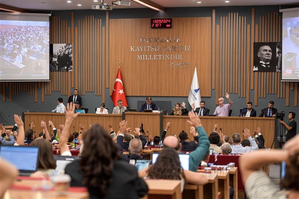 Başkan Tugay: Saygı ve bağlılıkla şehrimize hizmet edeceğiz