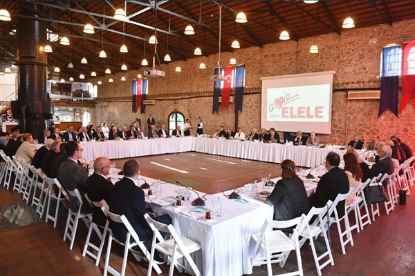  Başkan Tugay yeni dönemin ilk İEKKK toplantısını gerçekleştirdi