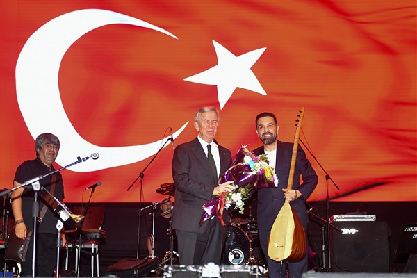 Başkan Yavaş ve Başkentliler Neşet Ertaş’ı andı