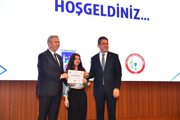 Başkent’te eczane destek personeli için sertifika töreni düzenlendi