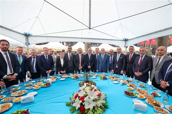 Bayram arifesinde Sakarya şehir protokolü Ormanpark’ta bayramlaştı