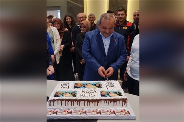 Belediye personelinden Başkan, Şahin’e doğum günü sürprizi