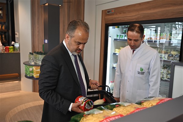BESAŞ fabrika satış mağazasında ürünler vatandaşlara ulaştırmaya devam ediyor