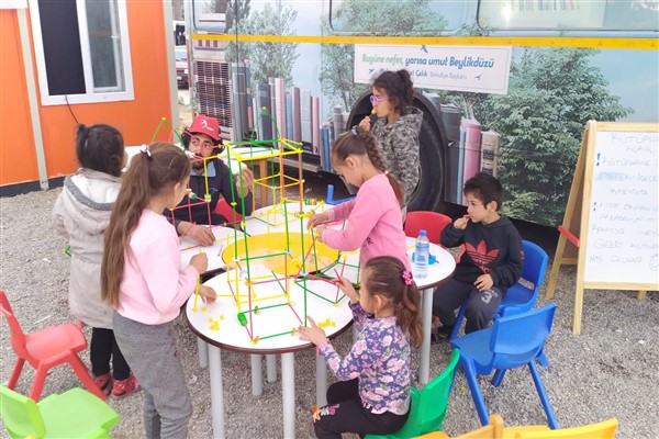 Beylikdüzü Belediyesi, İskenderun’daki çadır kentte psikososyal destek veriyor