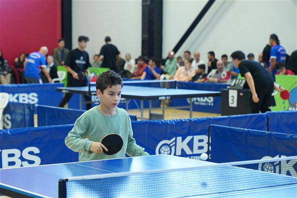 Beylikdüzü'nde 'Ödüllü Masa Tenisi Turnuvası' düzenlendi