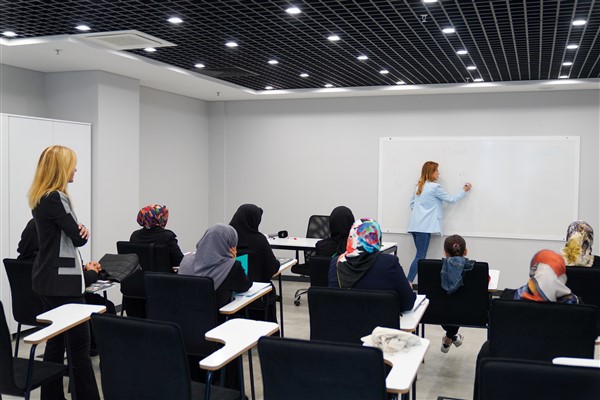 Beylikdüzü’nde Okuma Yazma Kursu'nun yeni dönemi başladı