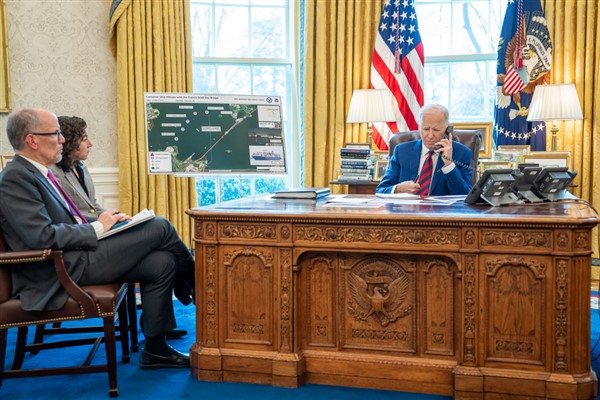 Biden, Francis Scott Key Köprüsü'nün çökmesine ilişkin ekibini topladı