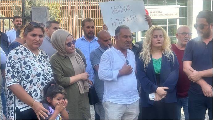 Bilal Tekatlı ve beraberindekiler Sultanoğlu’nu protesto ettiler
