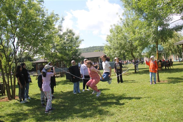 Bilge Nesil projesi öğrencileri, piknik ile stres attı