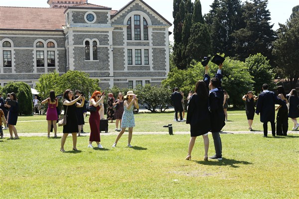 Boğaziçi Üniversitesi 155’inci kez mezunlarını törenlerle uğurladı