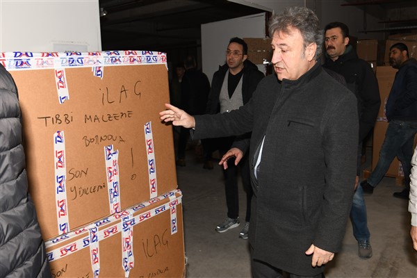 Bornova Belediyesi ve İş dünyası, bölgelere tıbbi yardım malzemesi gönderdi