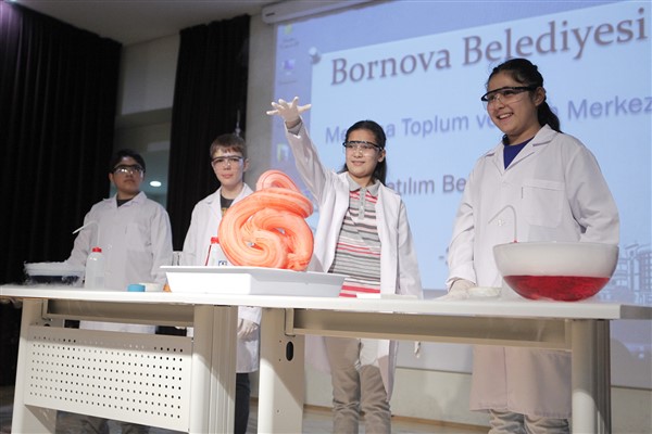 Bornova'da çocuklara Yaz Bilim Kampı