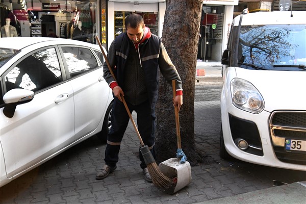 Bornova Merkez’de detaylı temizlik çalışmaları