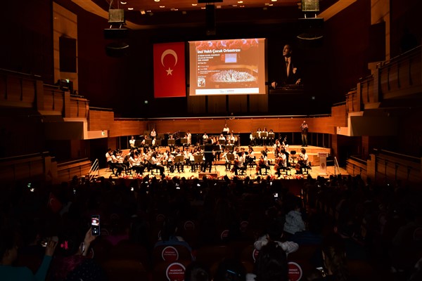 Bornovalı çocuklardan muhteşem 23 Nisan konseri