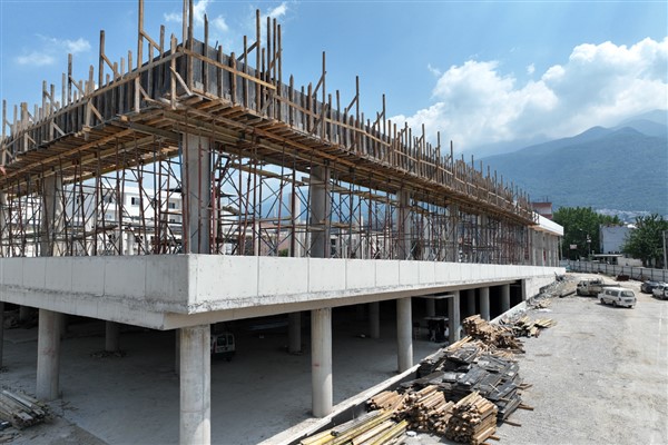 Bursa’da modern kapalı pazaryerinin inşaatı devam ediyor