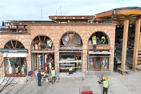 Bursa Tarihi Çarşı'da aslına dönüş