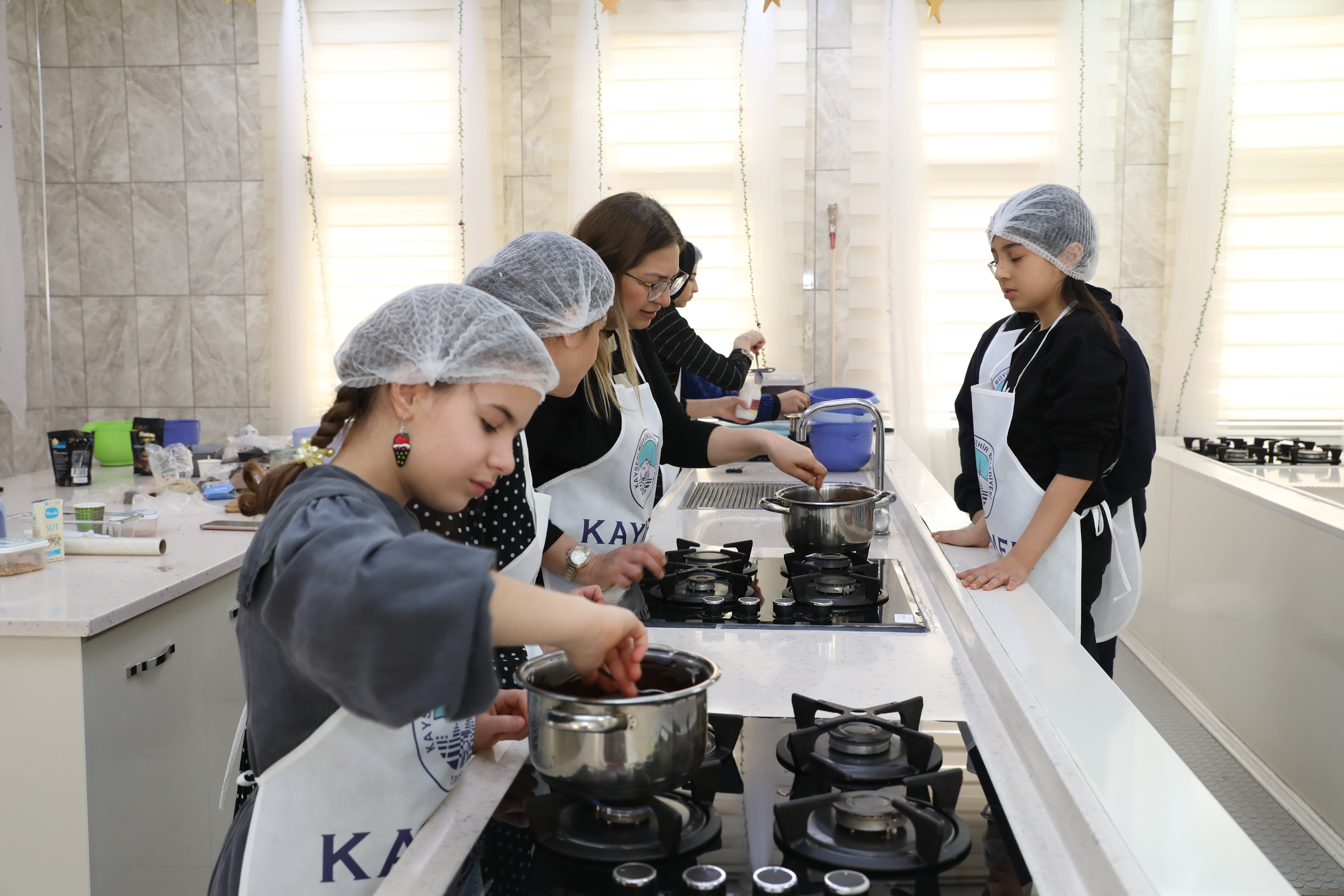 Büyükşehir KAYMEK’ten ‘Anne-Çocuk Mozaik Pasta Yapımı’ etkinliği