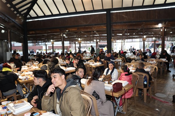Büyükşehir, Kayseri ve Kahramanmaraş’ta iftar sofrası kurdu