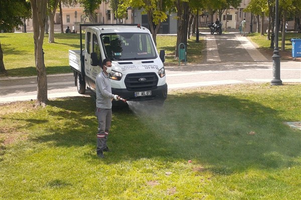 Büyükşehir park, bahçe ve mesire alanlarını ilaçlatıyor