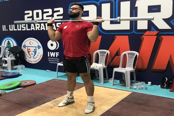 Çaykur Rizespor Halter Takımı sporcusu Demirci'den 3 madalya 