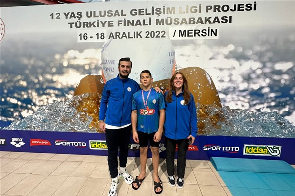 Çaykur Rizespor Yüzme Takımı sporcusu altın madalya kazandı 
