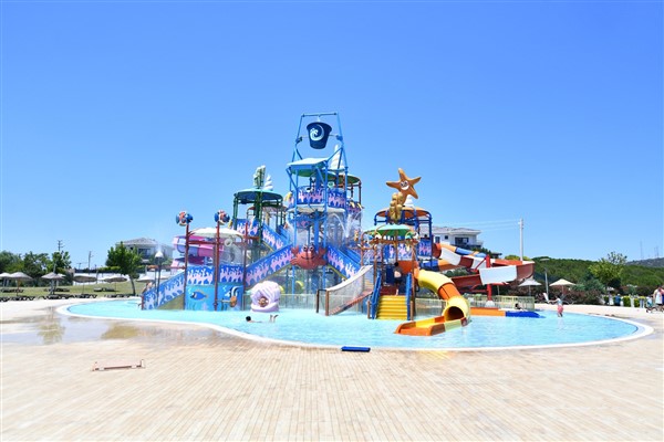 Çeşme Oasis Aqua Park sezonu açıyor