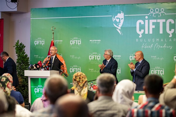CHP Genel Başkanı Kılıçdaroğlu Ödemiş'te çiftçilerle buluştu