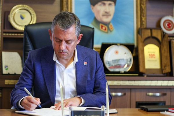 CHP Genel Başkanı Özel, 15'inci Olağan Kadın Kolları Kurultayına katıldı
