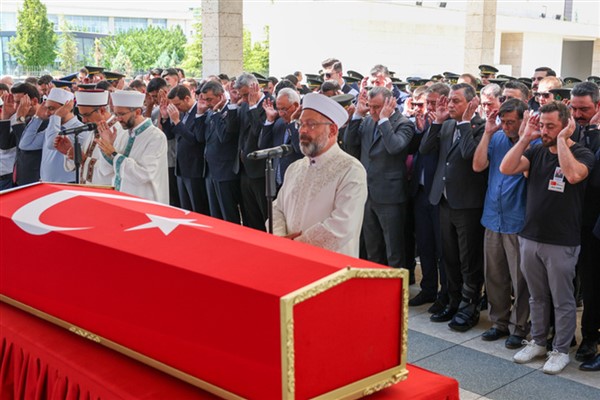 CHP Genel Başkanı Özel, şehit askerin cenazesine katıldı 