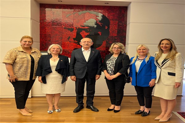 CHP Kadın Kolları, 85 bininci yeni kadın üyeyi Kılıçdaroğlu ile buluşturdu