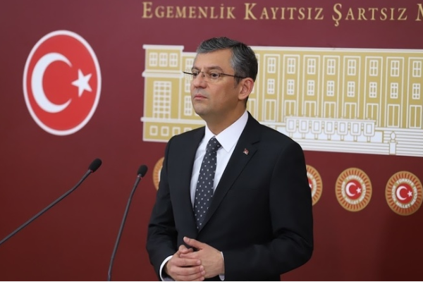 CHP'li Özel, Eskişehir Büyükşehir Belediye Başkanı Büyükerşen'i ziyaret etti