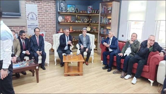 CHP’de bayram koşturmacası tüm kentle kucaklaştılar