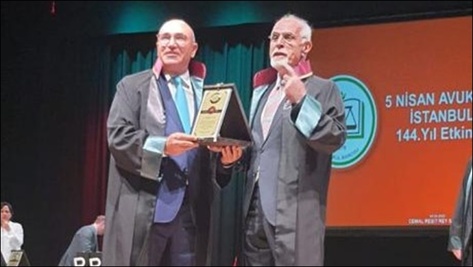 CHP’nin Avukat Vekiline Meslekte 35 Yıl Plaketi