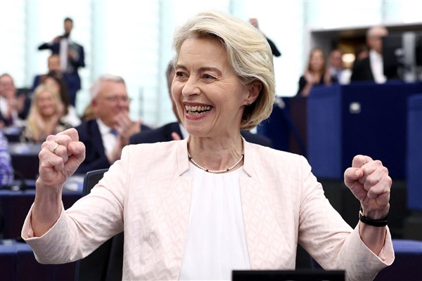 Çin Başbakanı Li'den AB Komisyonu Başkanı Ursula von der Leyen'e tebrik