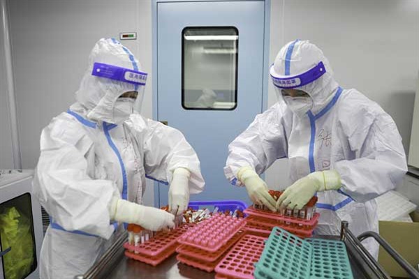 Çin’de Covid-19’a karşı günlük test kapasitesi 51 milyon tüpü aştı