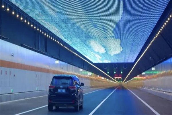 Çin’de su altından geçen en uzun tünelin açılışı yapıldı