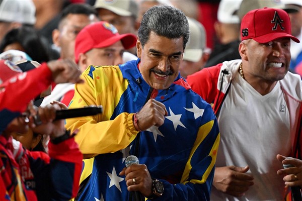 Çin'den seçimden galip ayrılan Venezuela Devlet Başkanı Maduro'ya tebrik