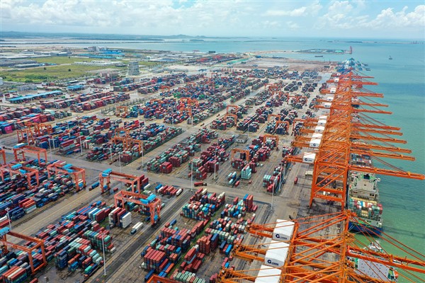 Çin’in Qinzhou Limanı’nın ithalat ve ihracat hacminde rekor artış
