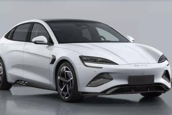 Çinli BYD, yeni modeli Seal ile Tesla Model 3’ü tahtından indirmeyi hedefliyor