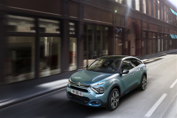 Citroen'in E-C4 modeli Türkiye'de