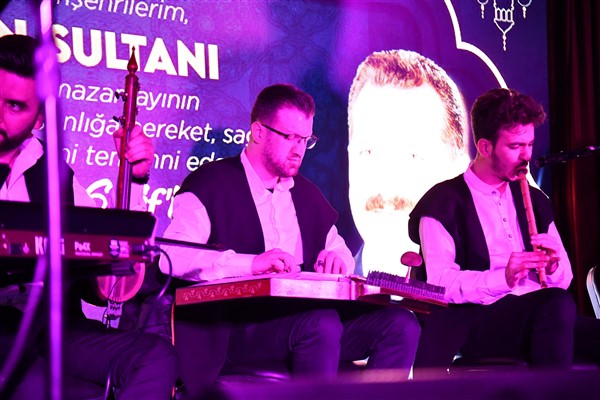  Çocuklar da yetişkinler de çocukluğunu yaşadı